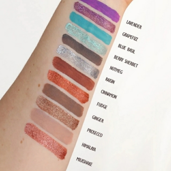 The Beauty Crop Liquid Eyeshadow Duo in Cinnamon and Fudge *NEW! - Picture 4 of 5